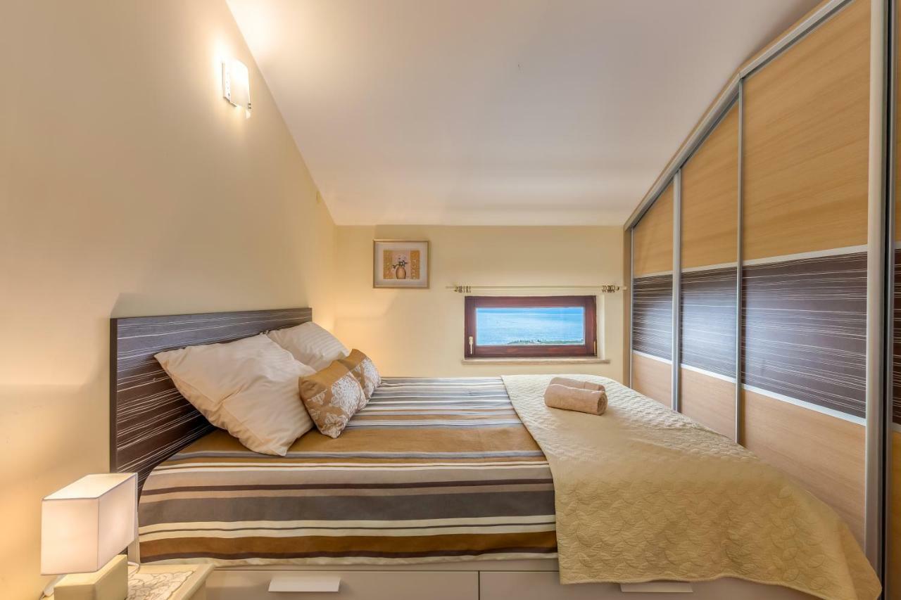 Korina Apartment Кострена Екстериор снимка